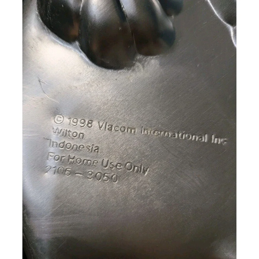 Vtg Rugrats Cake Pan Wilton Aluminum Baking Mold Nickelodeon Rug Rats Tommy 1998
